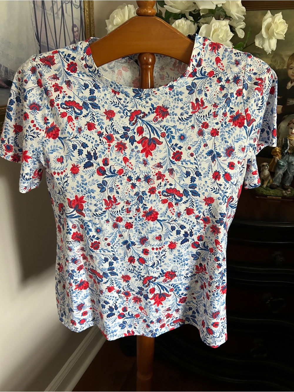 Ann Taylor White Short-Sleeve Top with Red & Blue Floral Print Sz MP
